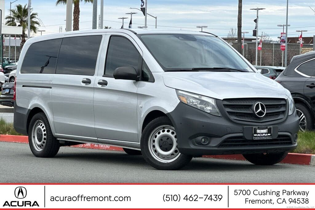 2016 Mercedes-Benz METRIS