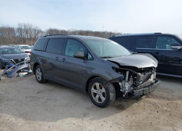 2011 TOYOTA Sienna