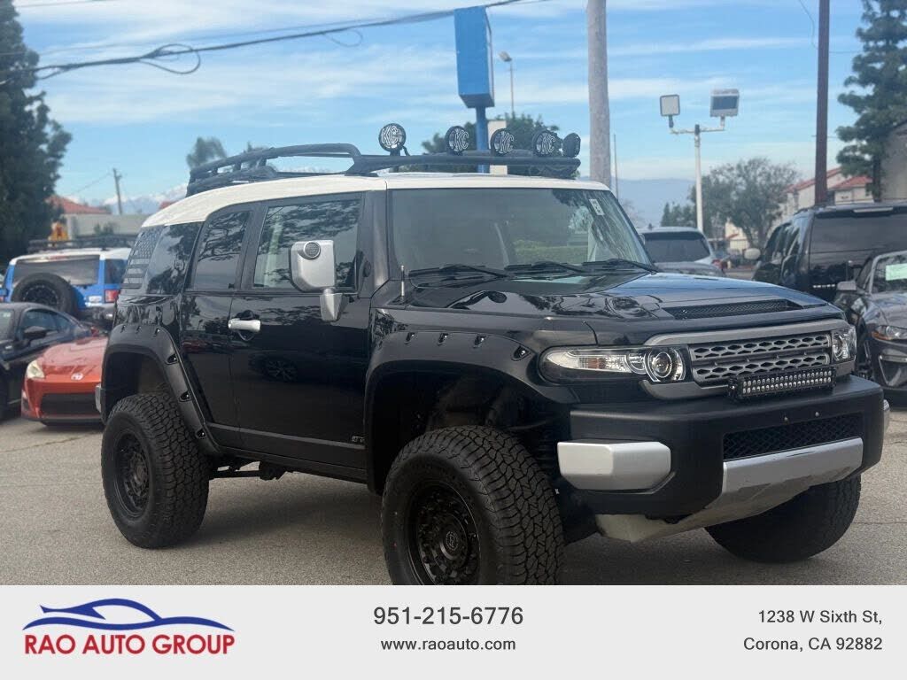 2011 TOYOTA FJ Cruiser