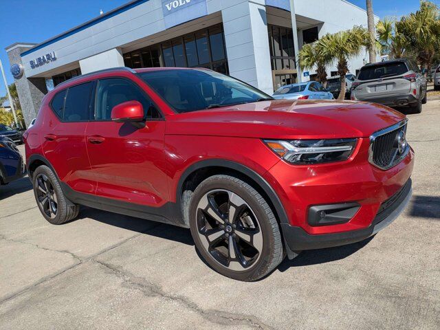 2021 VOLVO XC40