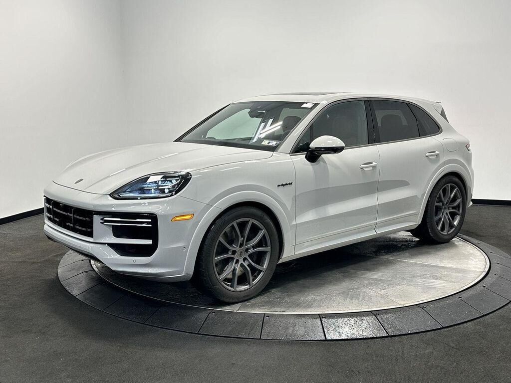 2025 PORSCHE Cayenne