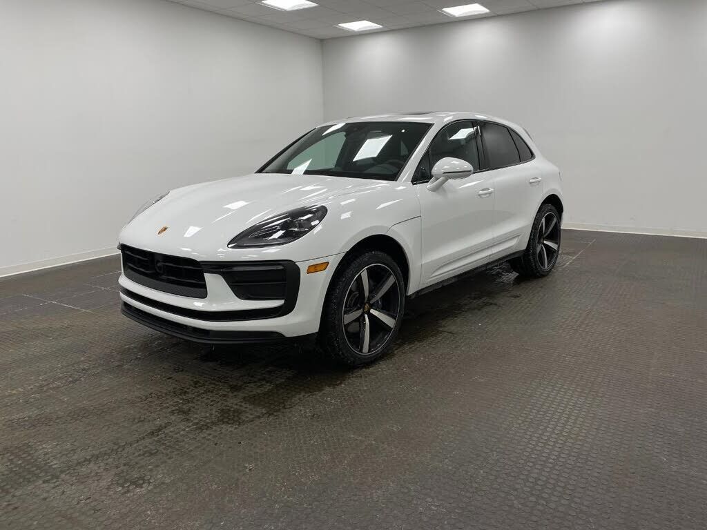 2026 PORSCHE Macan