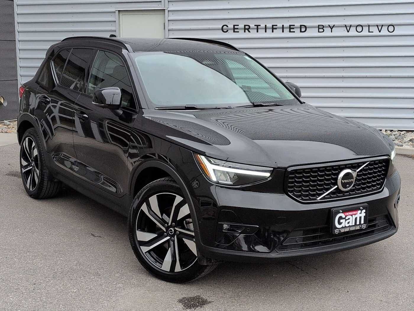 2023 VOLVO XC40
