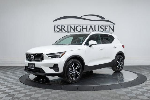 2025 VOLVO XC40