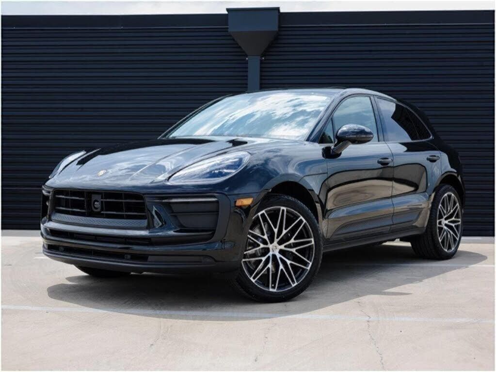 2025 PORSCHE Macan