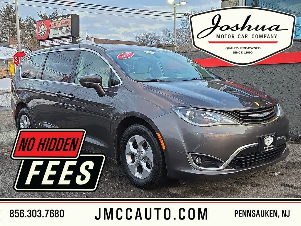 2017 CHRYSLER Pacifica