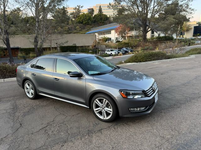 2013 VOLKSWAGEN Passat