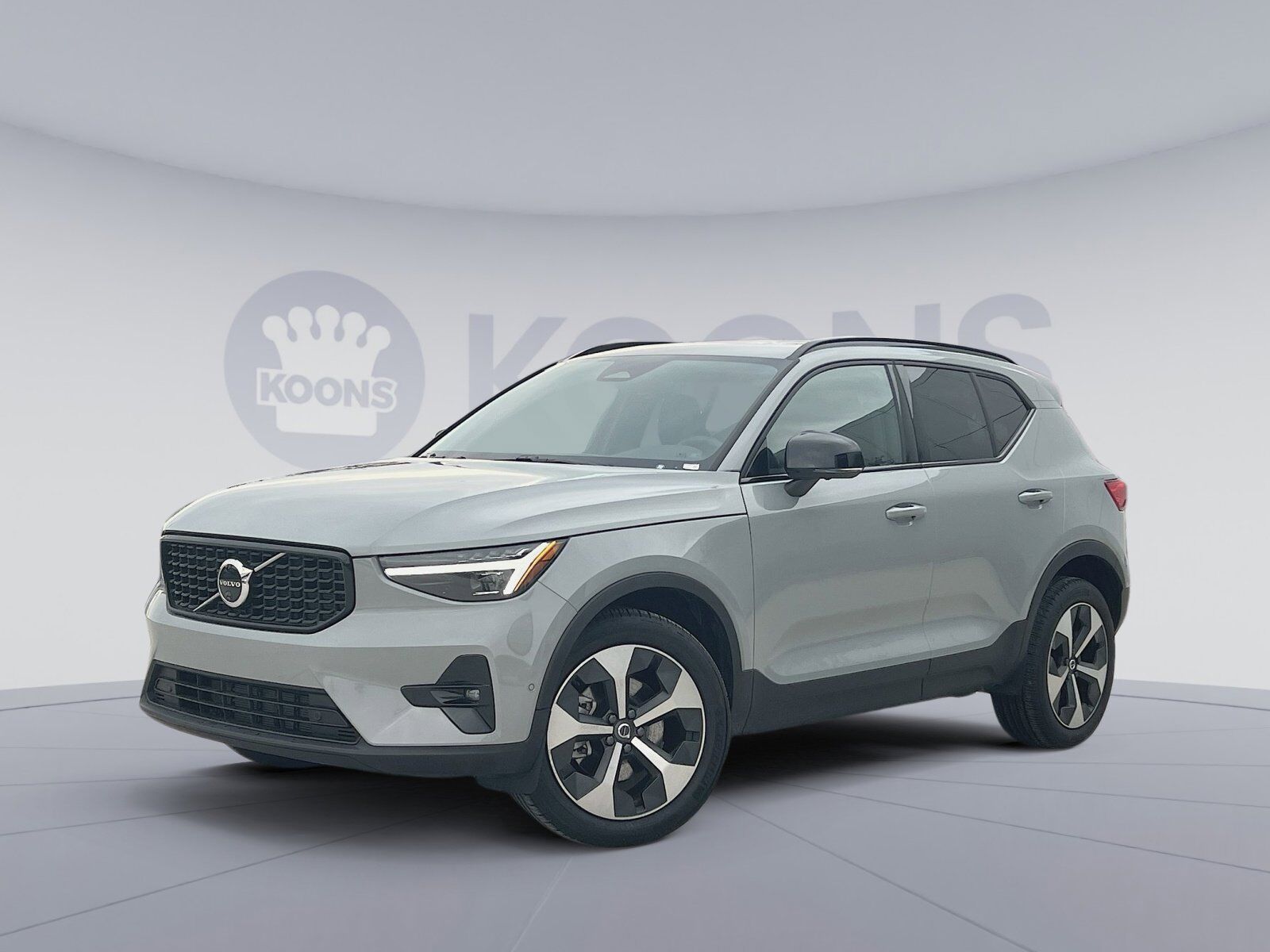 2026 VOLVO XC40