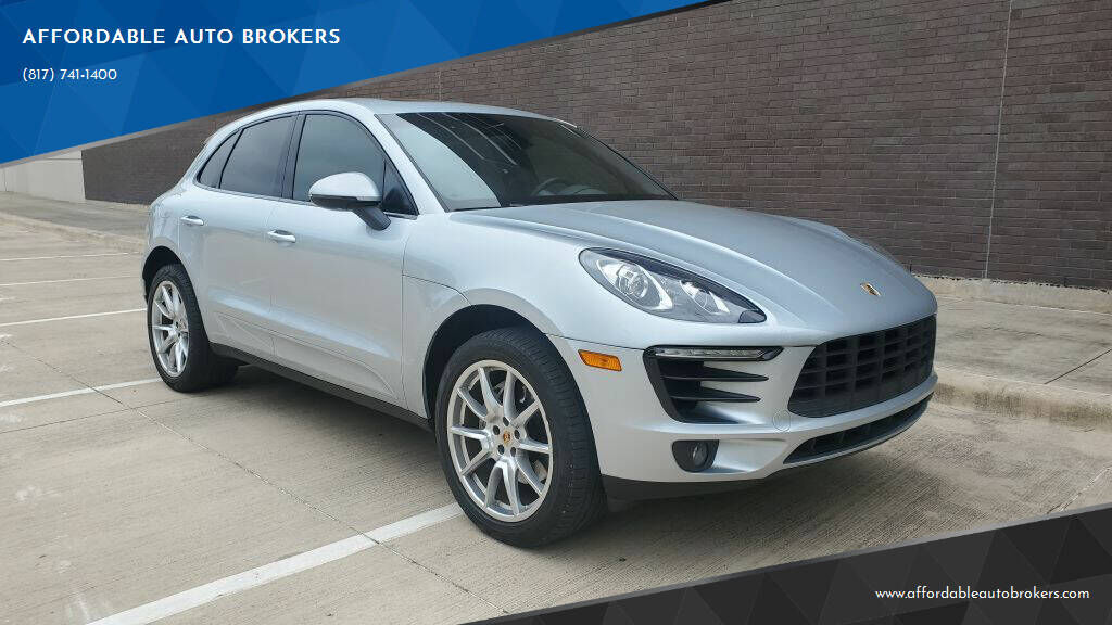 2016 PORSCHE Macan