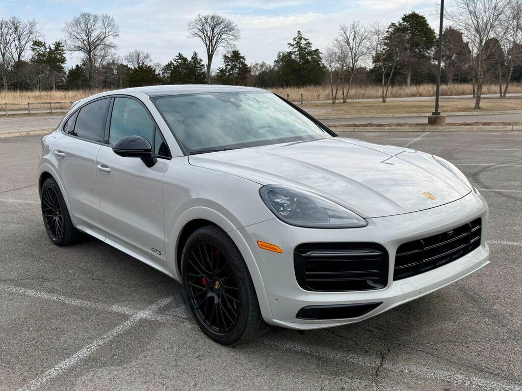 2022 PORSCHE Cayenne
