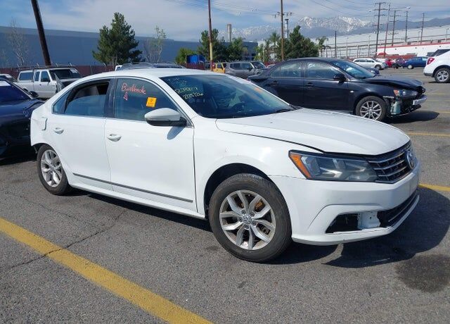 2016 VOLKSWAGEN Passat