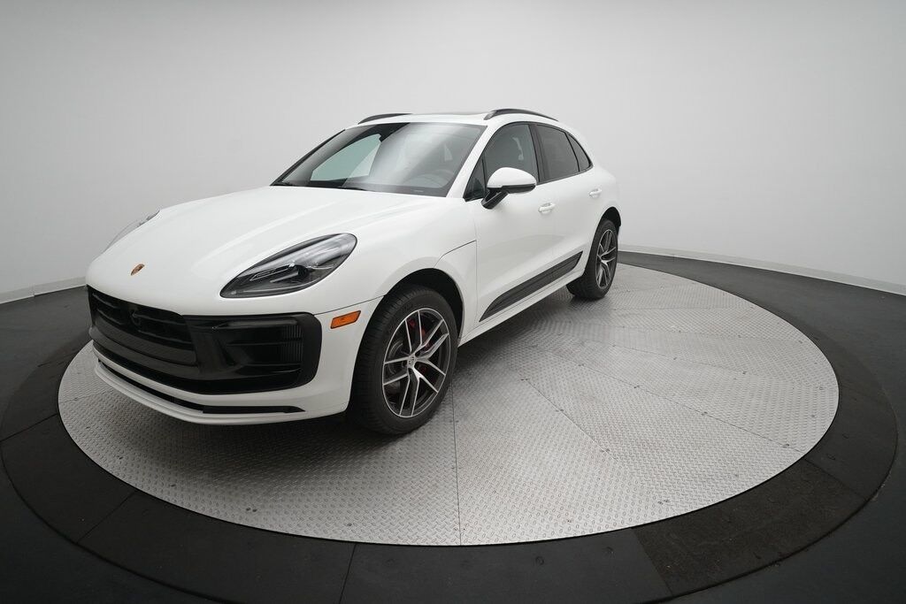 2026 PORSCHE Macan