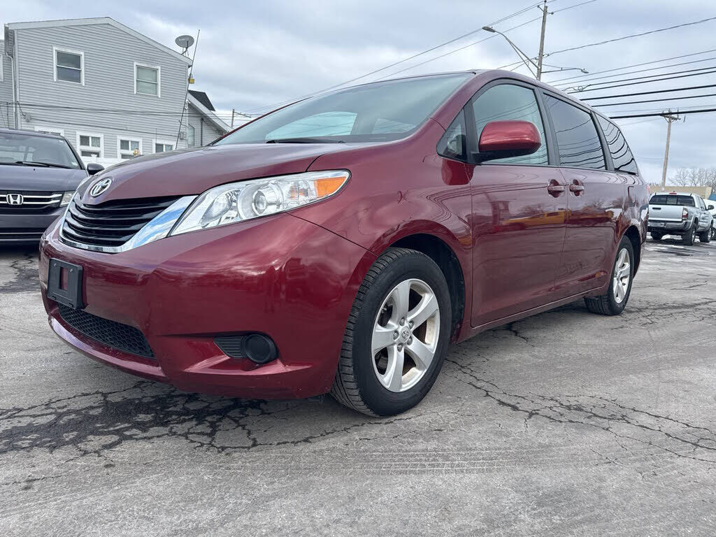 2012 TOYOTA Sienna