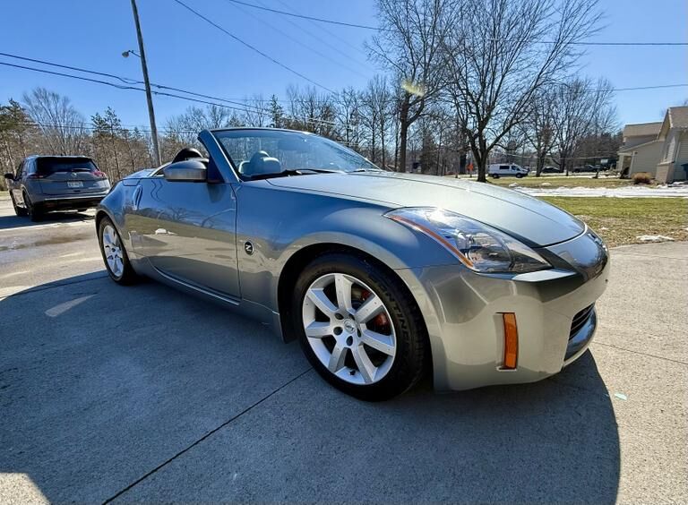 2004 NISSAN 350Z