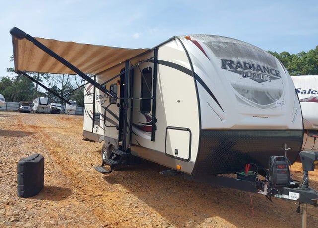 2017 CRUISER RV Radiance