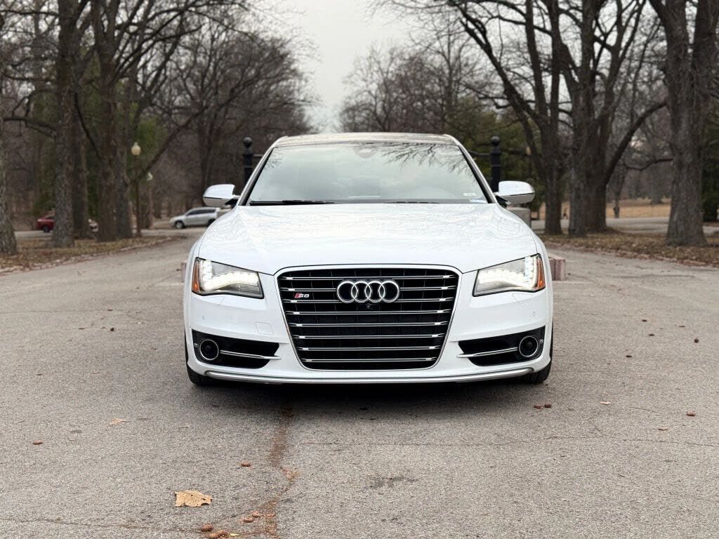 2013 AUDI S8