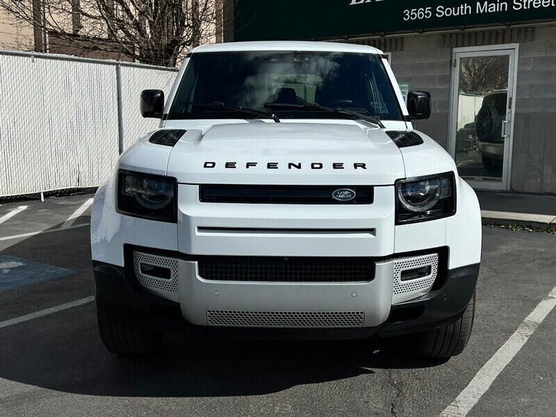 2025 LAND ROVER Defender