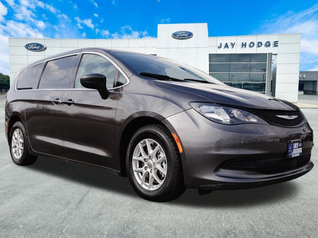 2023 CHRYSLER Voyager