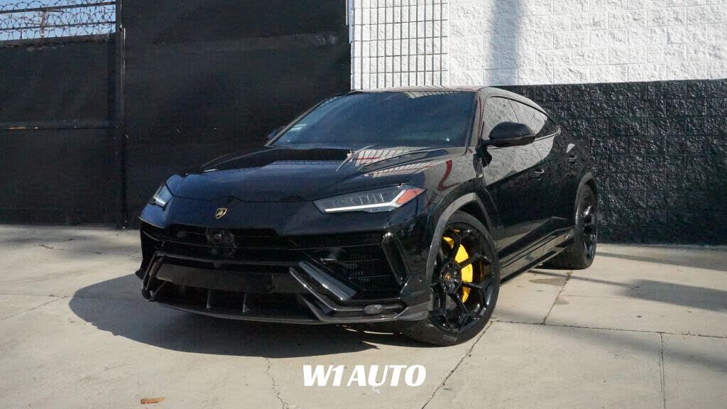 2023 LAMBORGHINI URUS