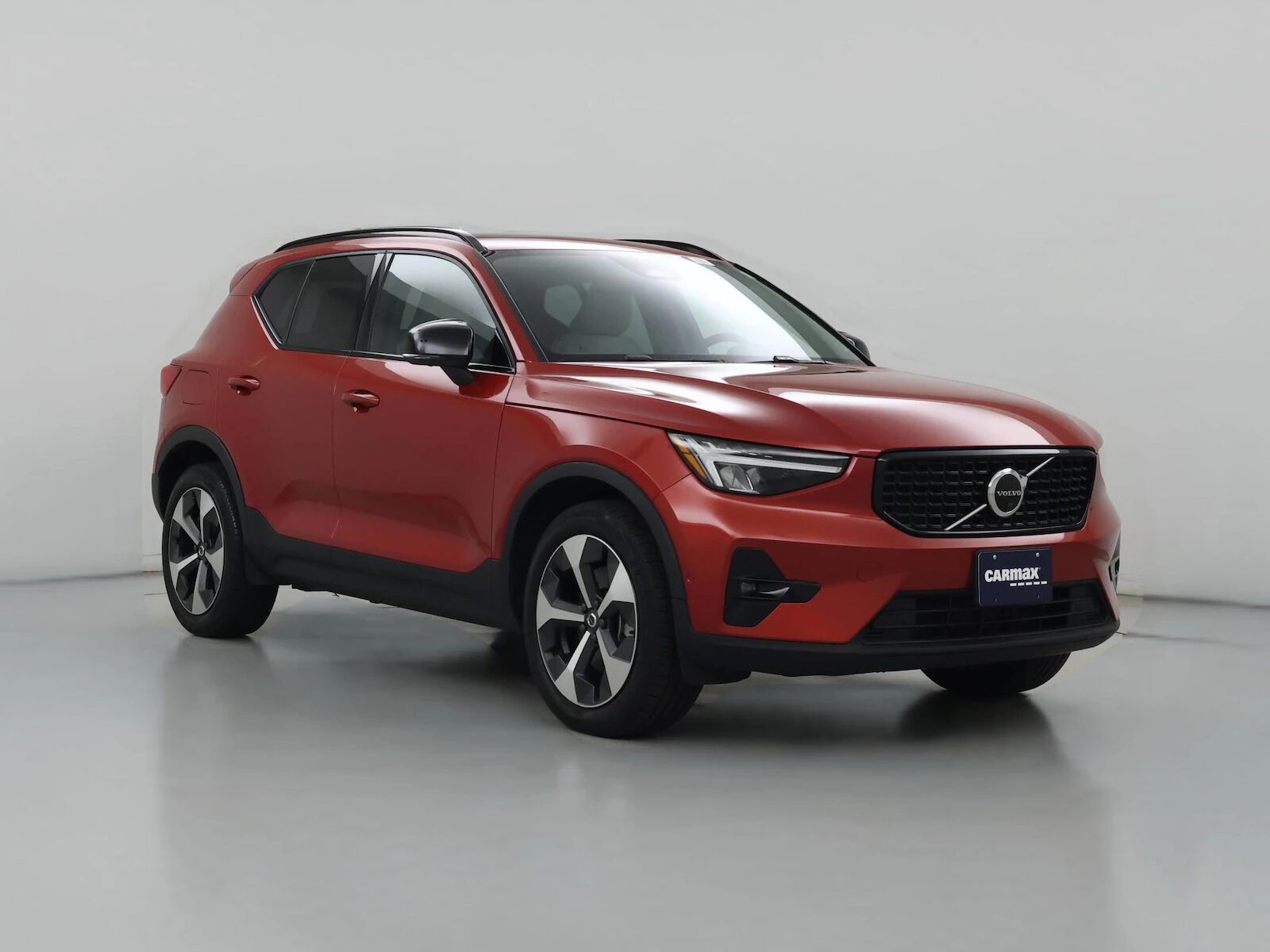 2023 VOLVO XC40