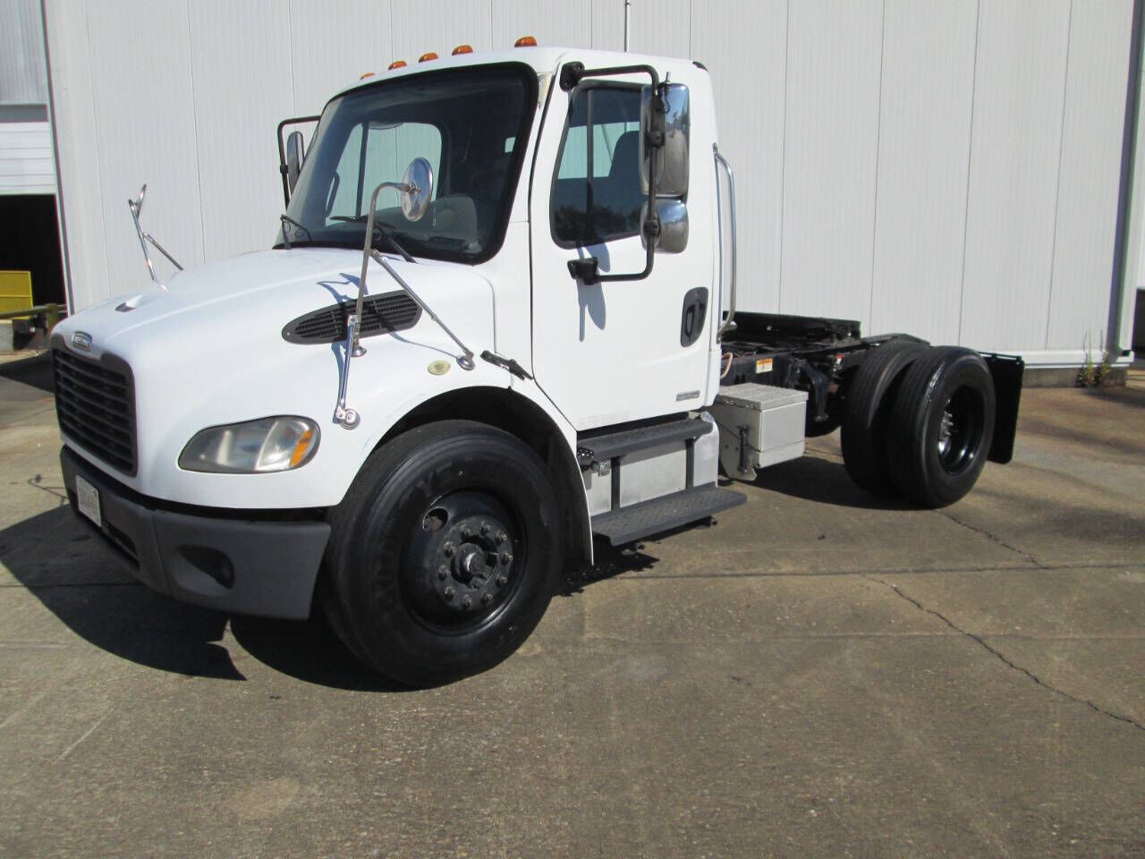 2007 FREIGHTLINER M2