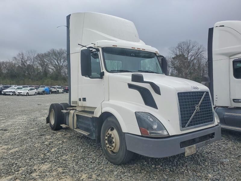 2017 VOLVO TRUCK VNL
