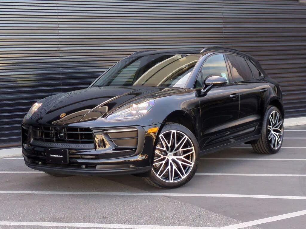 2026 PORSCHE Macan