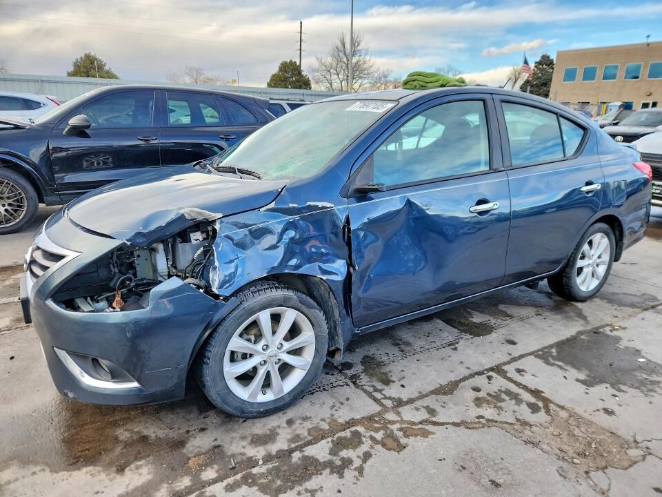2015 NISSAN Versa
