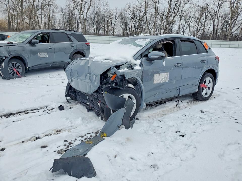 2022 AUDI Q4