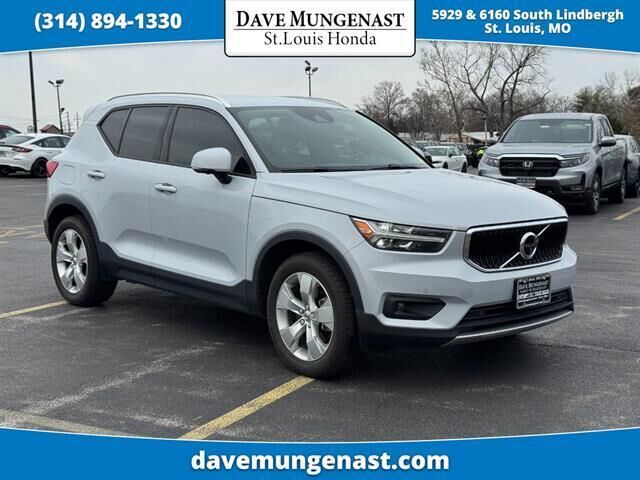 2022 VOLVO XC40