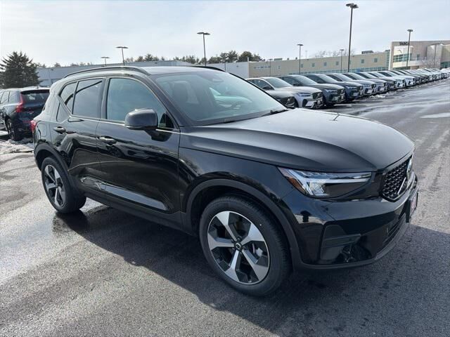 2026 VOLVO XC40