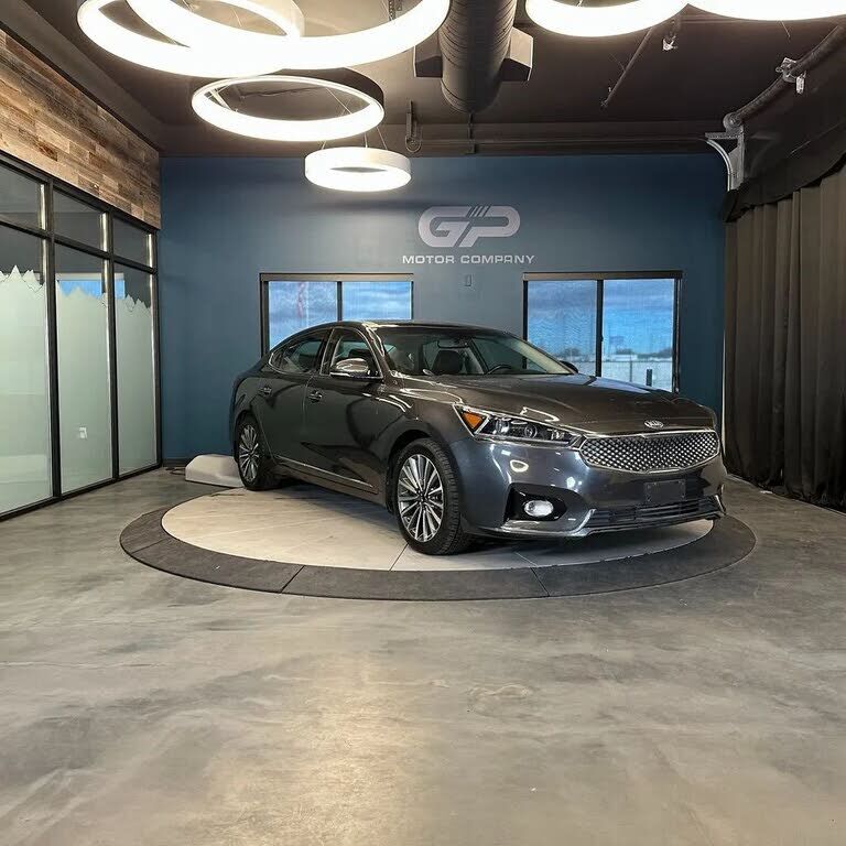 2018 KIA Cadenza