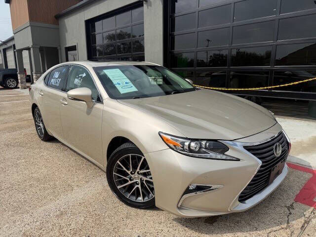 2016 LEXUS ES