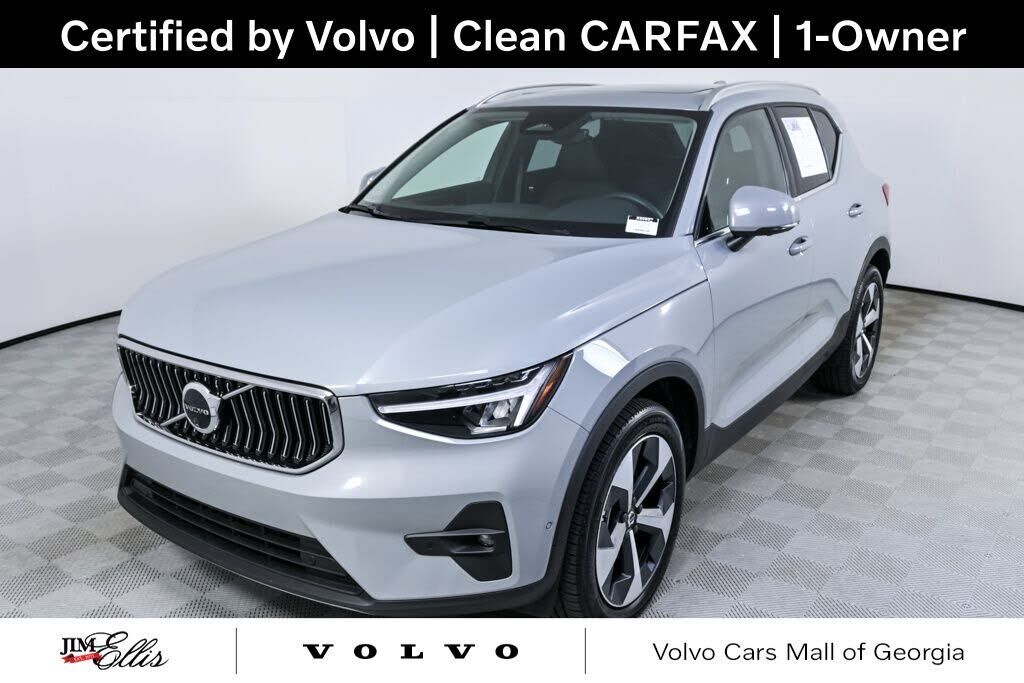 2025 VOLVO XC40