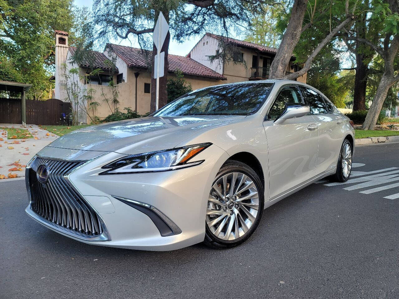 2019 LEXUS ES