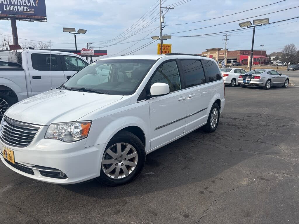 2016 CHRYSLER Town and Country