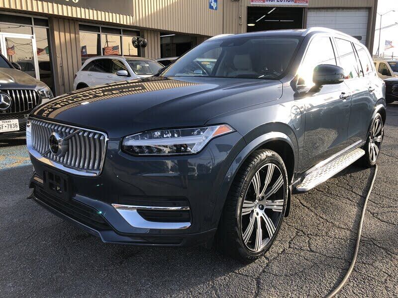2022 VOLVO XC90