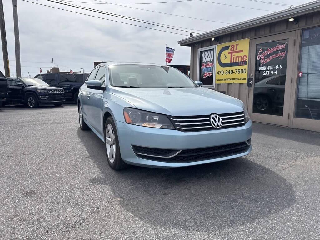 2013 VOLKSWAGEN Passat