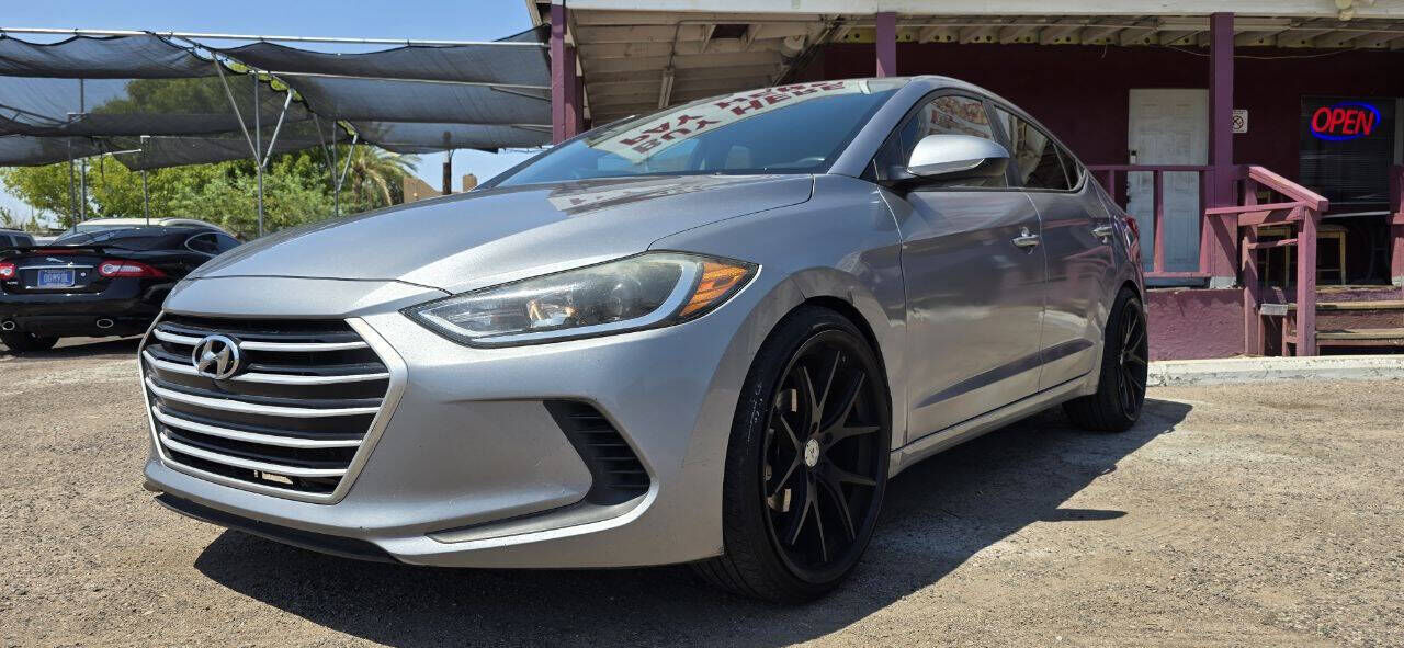 2017 HYUNDAI Elantra
