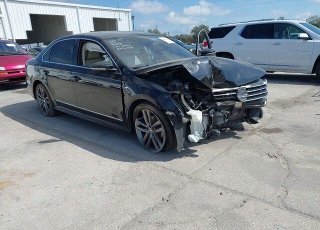 2017 VOLKSWAGEN Passat