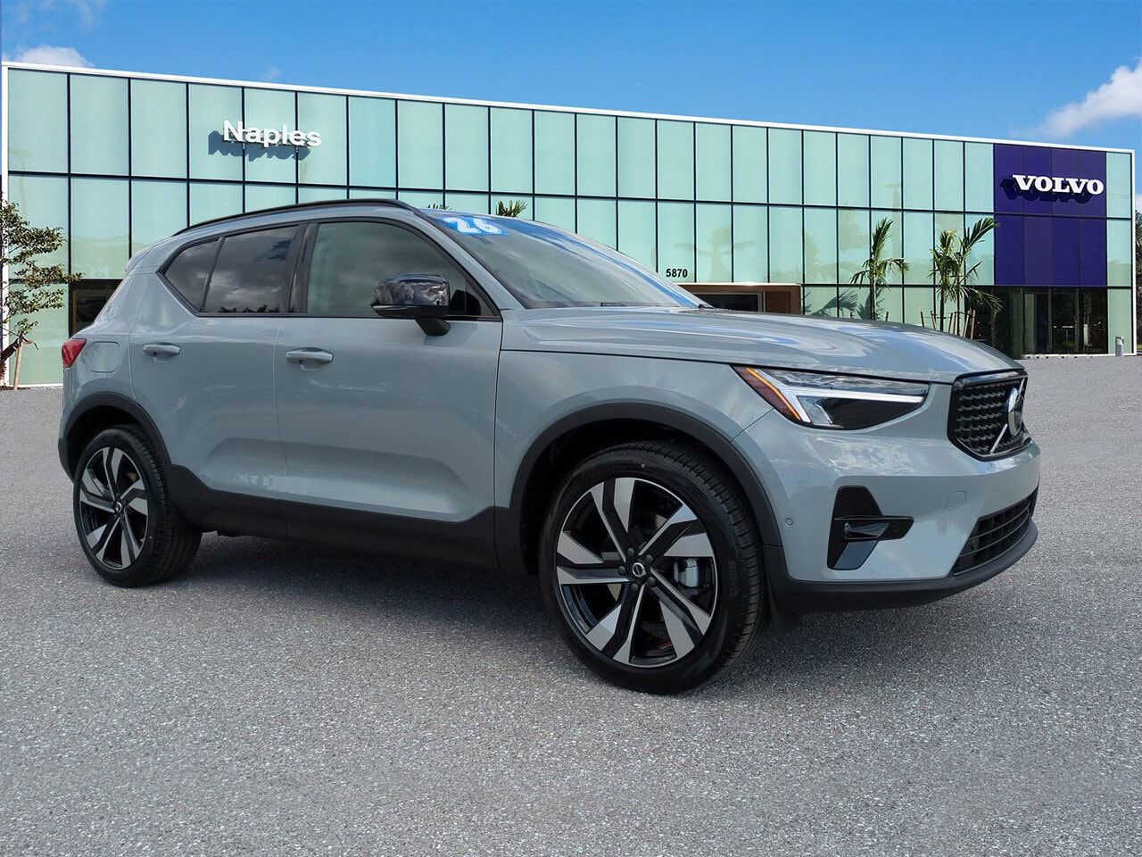 2026 VOLVO XC40
