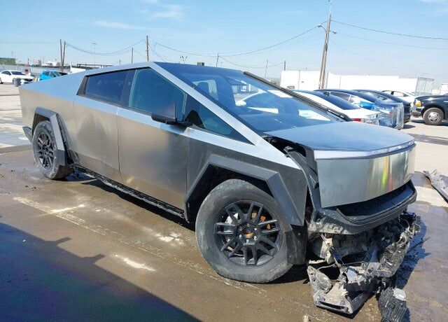 2025 TESLA Cybertruck