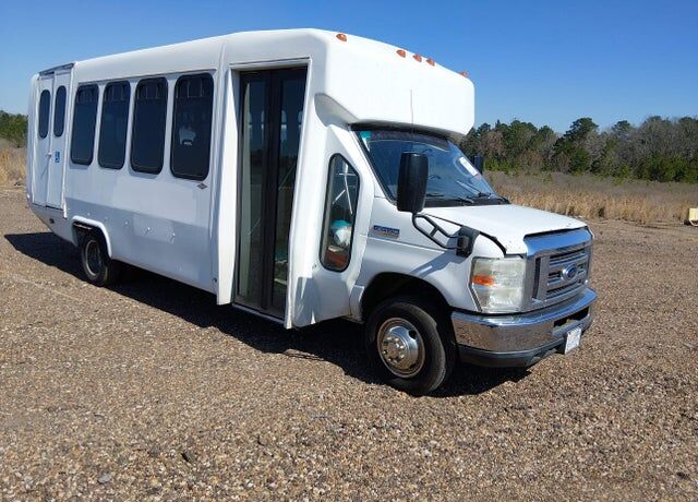 2013 FORD E-450