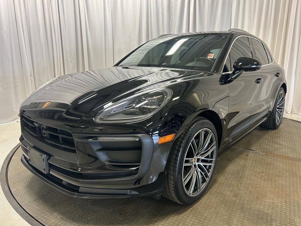 2023 PORSCHE Macan