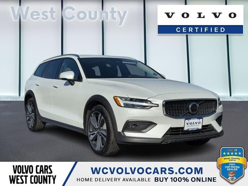 2025 VOLVO V60CC