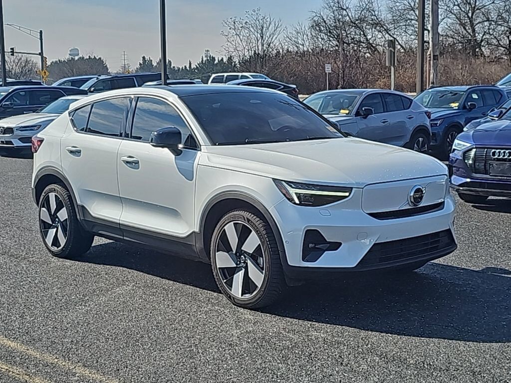 2023 VOLVO C40