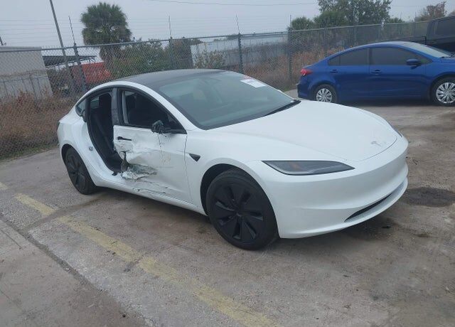 2025 TESLA Model 3