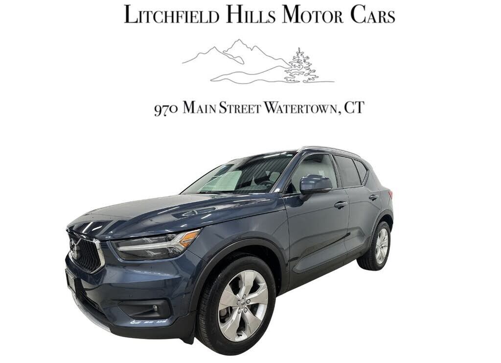 2021 VOLVO XC40