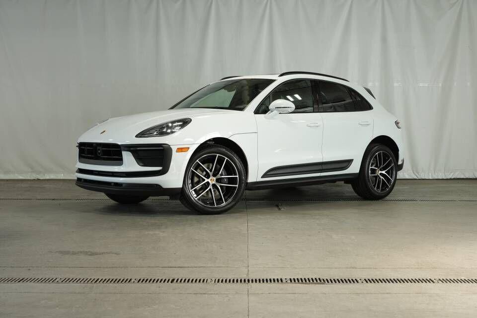 2025 PORSCHE Macan