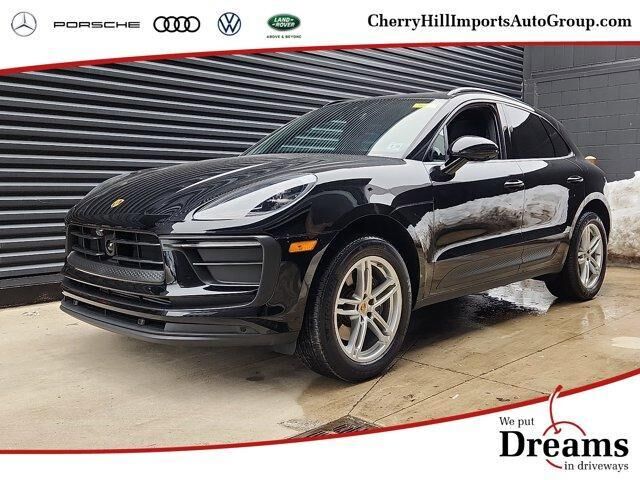 2025 PORSCHE Macan